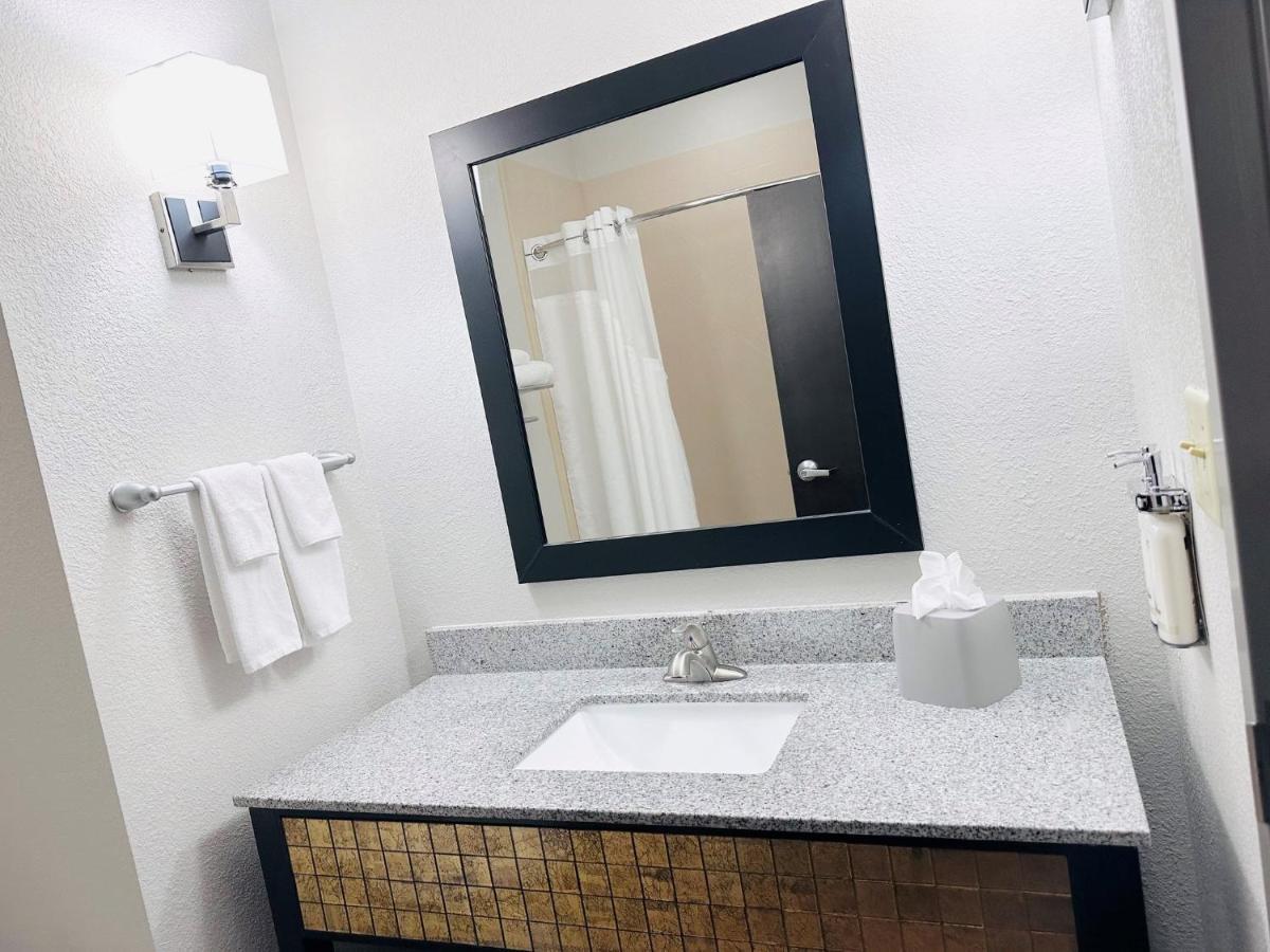 Holiday Inn Express & Suites Houston East - Baytown, An Ihg Hotel מראה חיצוני תמונה