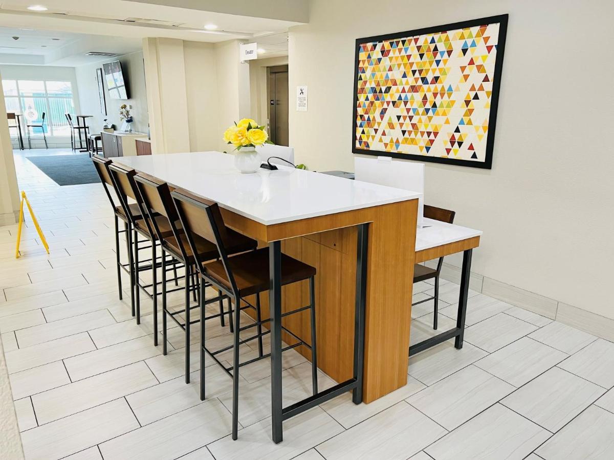 Holiday Inn Express & Suites Houston East - Baytown, An Ihg Hotel מראה חיצוני תמונה