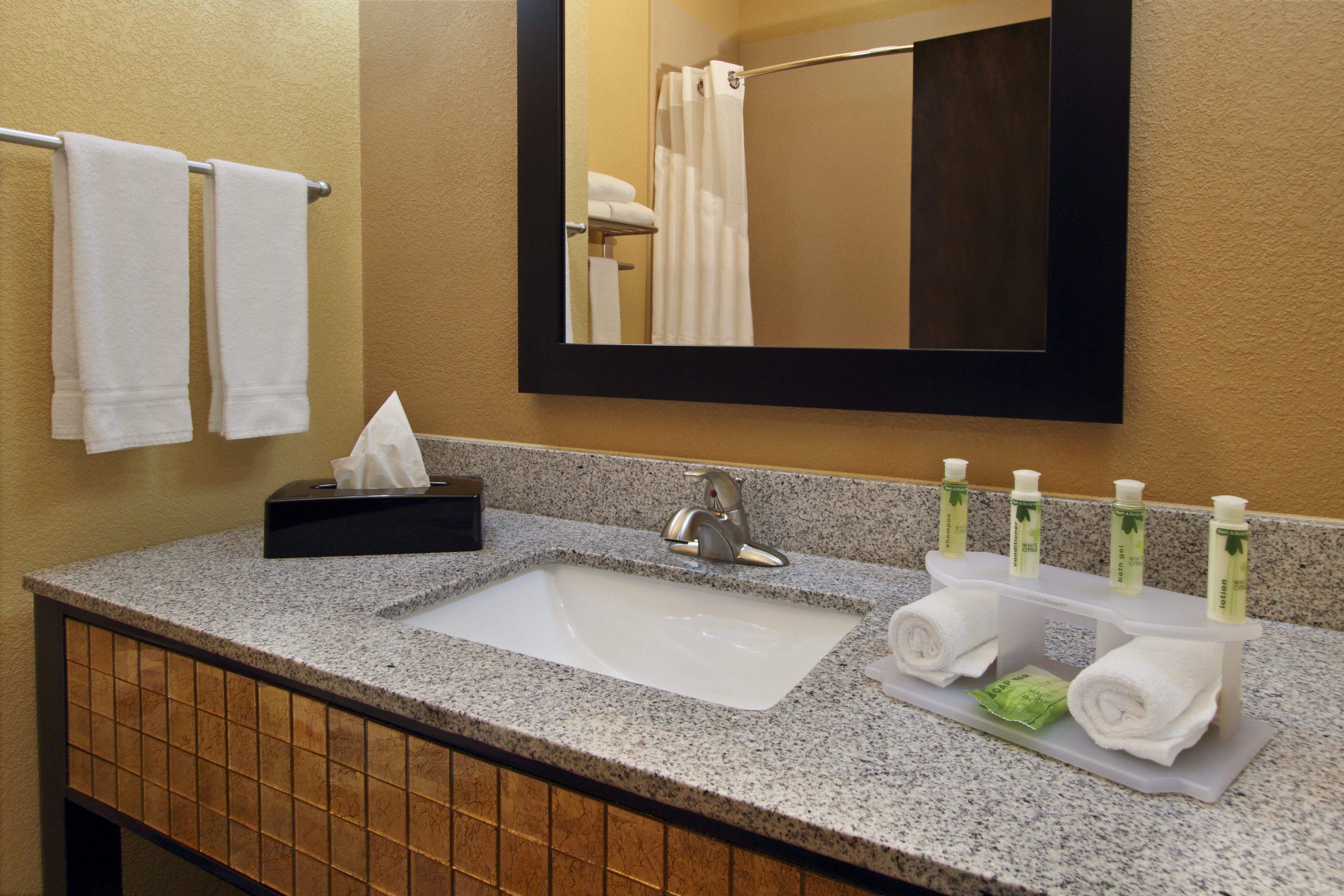 Holiday Inn Express & Suites Houston East - Baytown, An Ihg Hotel מראה חיצוני תמונה